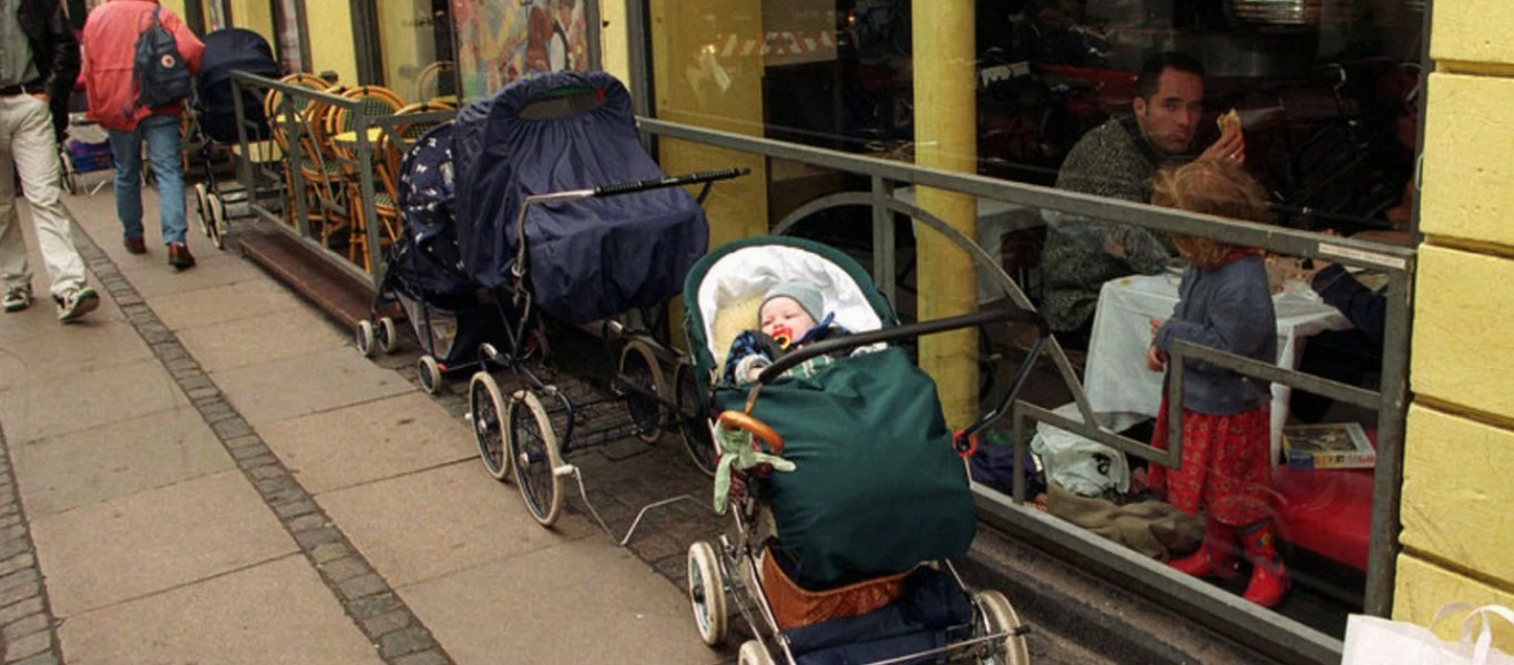 Εσύ το ήξερες; - Γιατί οι Βόρειοι αφήνουν τα καρότσια με τα μωρά έξω στο πολικό κρύο;